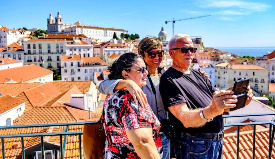 Lisbon: Walking Tour Discovering Rossio, Chiado and Alfama - Local Experiences