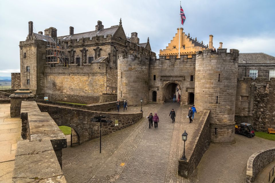 Loch Lomond, Stirling Castle, & Kelpies Tour From Edinburgh - Sightseeing and Free Time