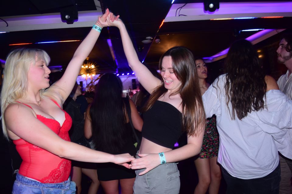 London: Guided Bar & Club Crawl - Dance, Drink, and Party Hard