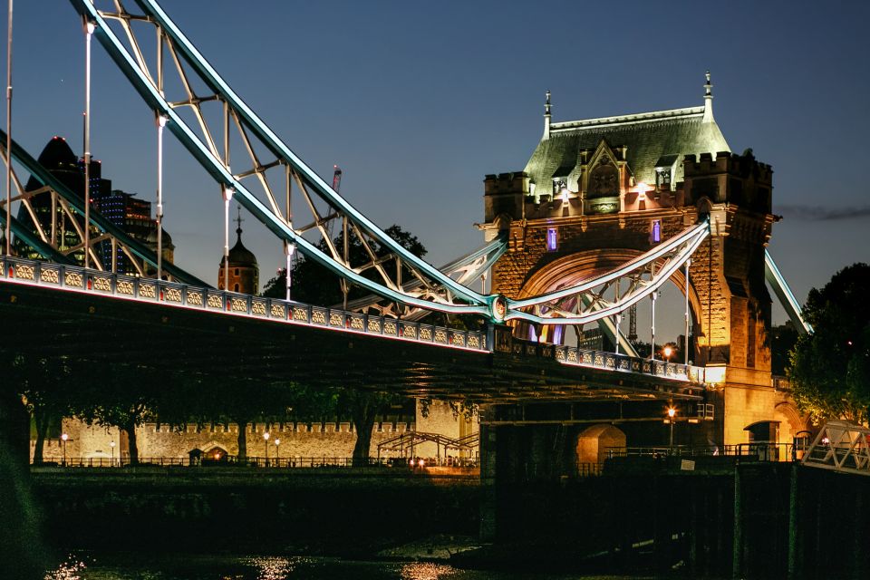 London: River Thames Dinner Cruise - Dress Code and Accessibility