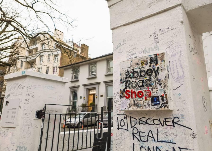 London: Rock and Roll Guided Bus Tour - Meeting Point