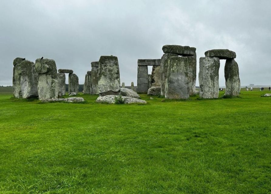 London: Stonehenge 6 Hour Tour By Car With Entrance Ticket - Scenic Drive From London