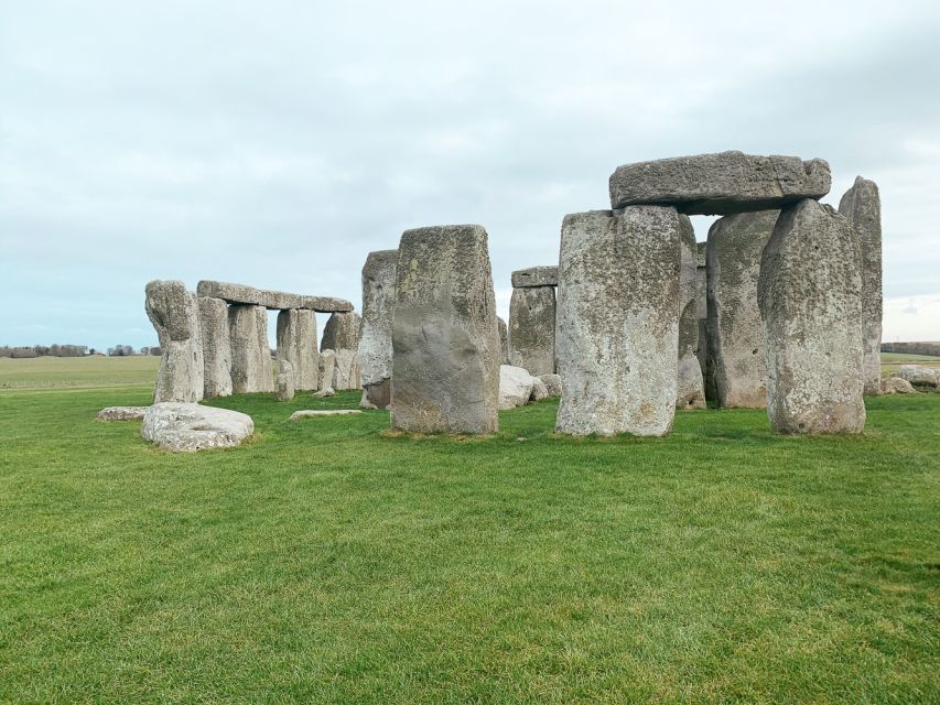 London: Windsor, Bath, Stonehenge & Salisbury on Boxing Day - Included Walking Tour Highlights