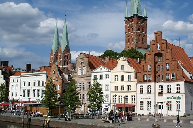 Lübeck Day Trip From Hamburg By Train With Private Guide And Lunch - Lunch and Drinks at a Local Restaurant