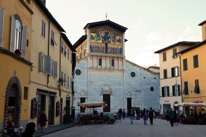 Lucca Tour of the Historic Center and Visit San Martino and San Frediano - Confirmation, Cancellation, and Accessibility