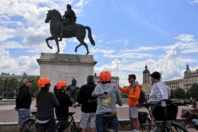 Lyon Small Group Guided Electric Bike Tour With Food Tasting - Exploring the Old City