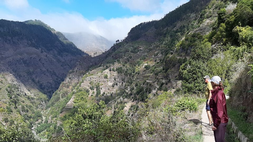 Madeira: Private Moinhos Levada Nova Walk Ponta Do Sol[ENGLISH TRANSLATION]:Madeira: Private Moinhos Levada Nova Walk Ponta Do Sol - Trail and Scenery