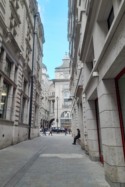 Mayfair Matriarchs Walking Tour - Uncovering Hidden Statues