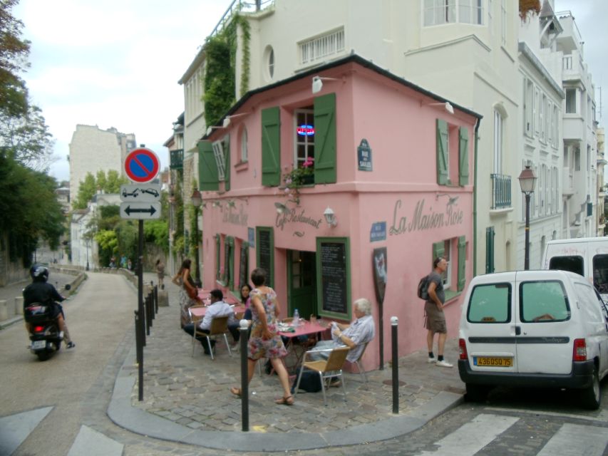 Montmartre Self-Guided Walking Tour and Scavenger Hunt - Discover Montmartres Charming Streets