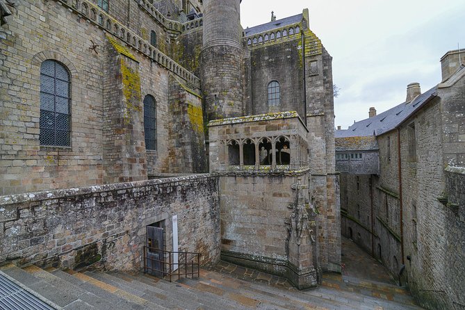 Mt St. Michel Private Tour With Abbey Tickets and Tour Guide - Cancellation and Refund Policy