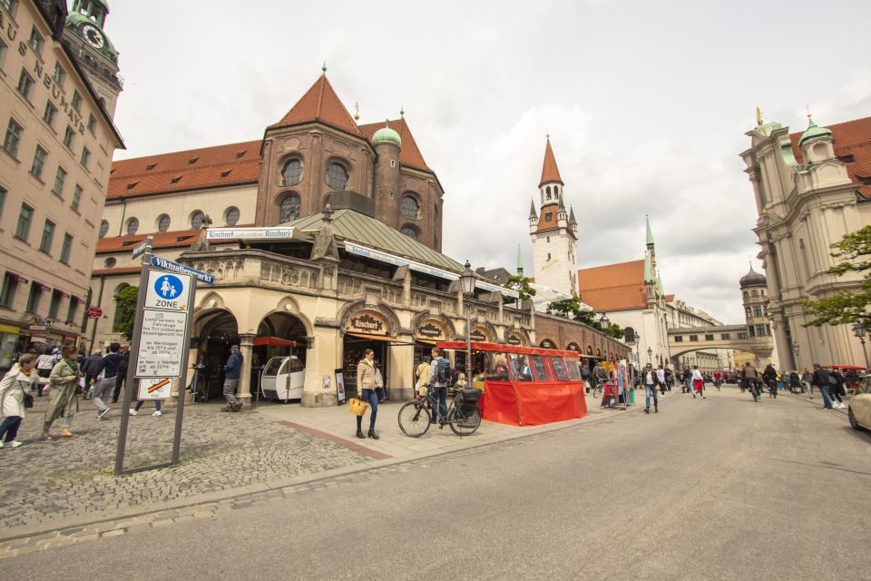 Munich: Capture the Most Photogenic Spots With a Local - Discovering Hidden Courtyard Gems