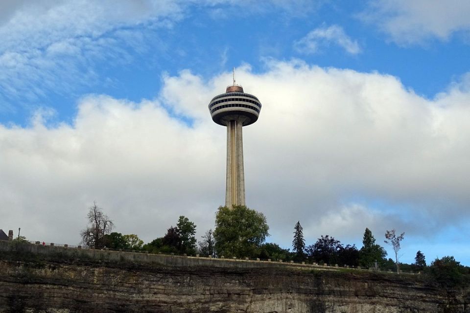 Niagara Falls: Winter Wonderland Multinational Excursion - Maple Leaf Place and Horseshoe Falls