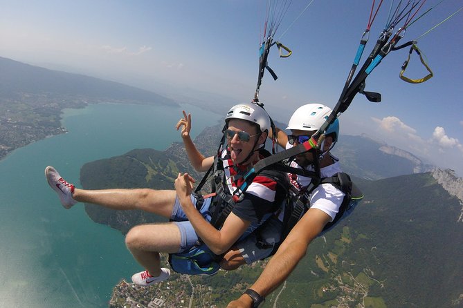 Paragliding Performance Flight Over the Magnificent Lake Annecy - Professional Pilot Experience