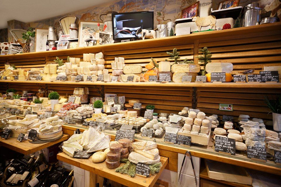 Paris: 2-Hour Market Tour With Tastings - Tasting the Markets Offerings