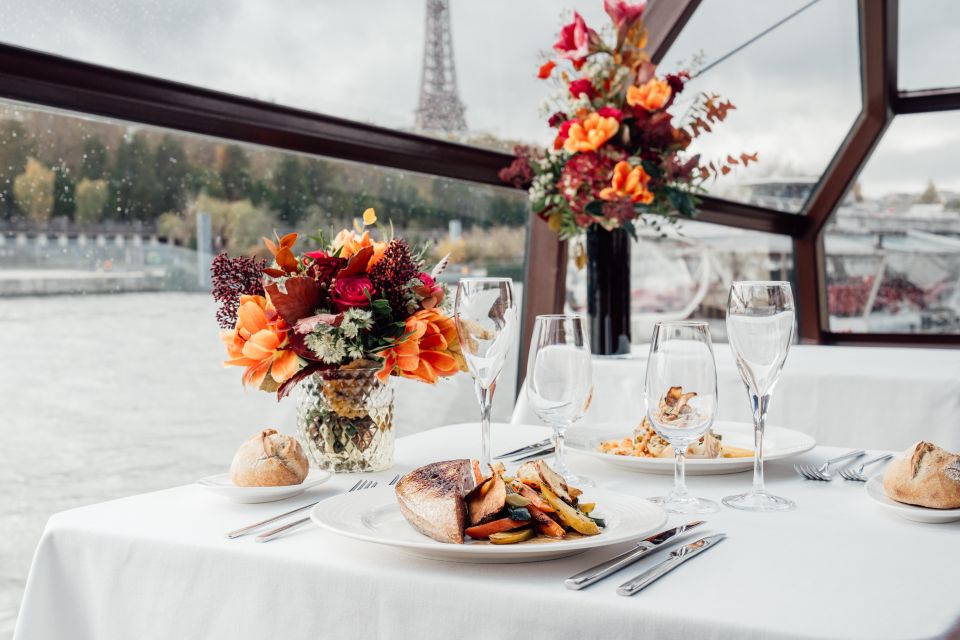 Paris: 4-Course Dinner Cruise on Seine River With Live Music - Dining Experience and Menu Options