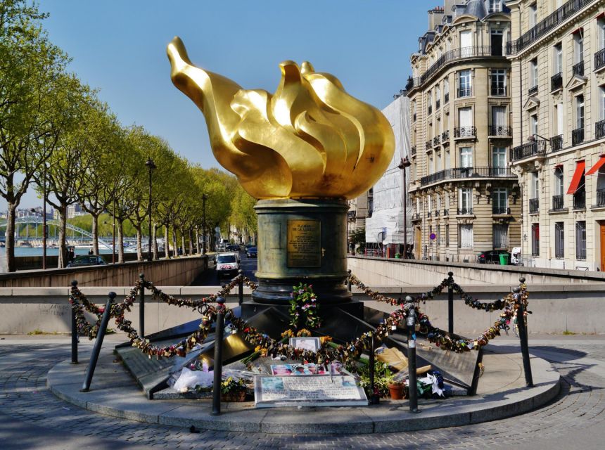 Paris: Audio-Guided Tour by Bus Along the Seine - Parisian Landmarks and Sights