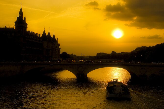 Paris by Night Walking Tour: Ghosts, Mysteries and Legends - Experiencing the Tour