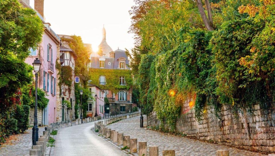 Paris: Discover Montmartre & Sacred Heart + Delicious Croissant - Guided Tour Itinerary Highlights