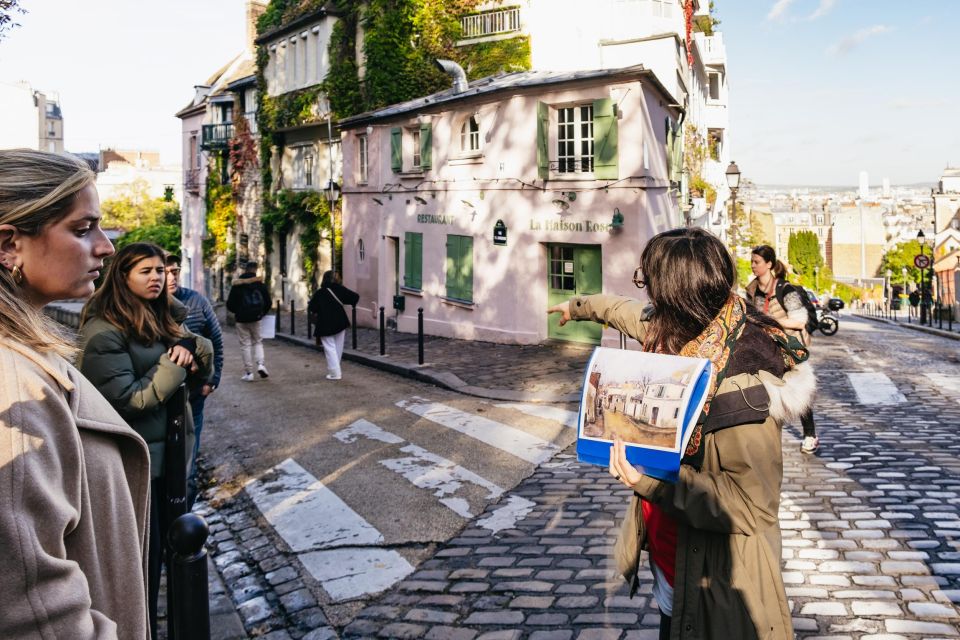 Paris: Hidden Gems of Montmartre With Local Guide - Appreciating the Wall of Love