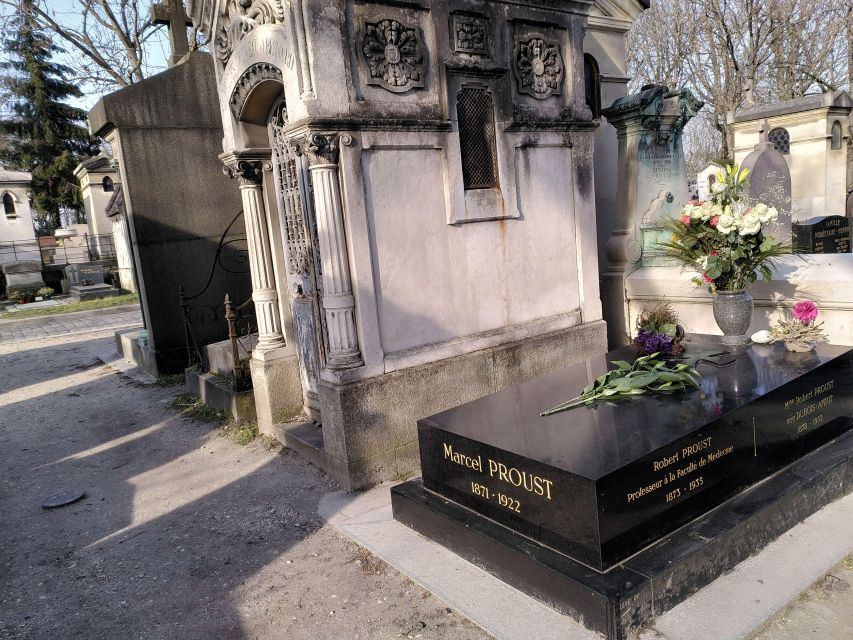 Paris: LGBTQ+ Tour of Père Lachaise Cemetery - Uncover Hidden Truths