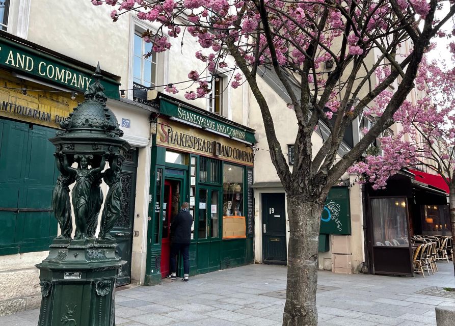 Paris: Love Stories Walk in the Marais - Exploring the Picturesque Marais District