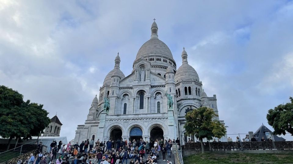 Paris : Low Cost Tour of Montmartre - Place Du Tertre