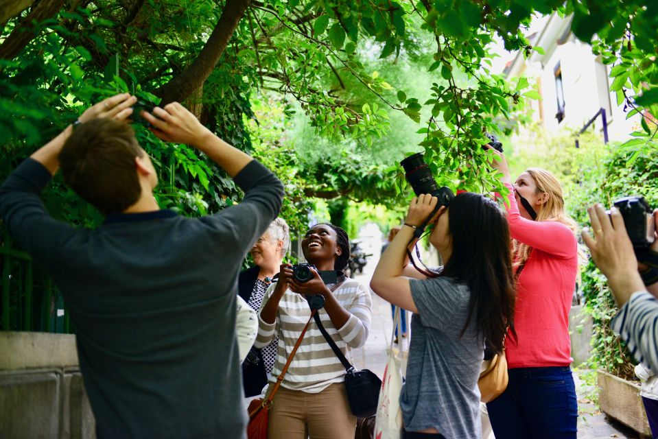 Paris: Photo Walk in Montmartre - Accessibility and Inclusivity