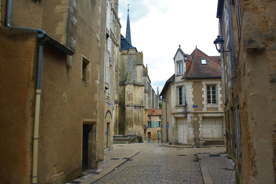 Poitiers: Guided City Walking Tour - Architectural Wonders Admired