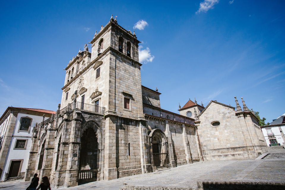 Porto: Guimarães & Braga Tour With Entry Tickets and Lunch - Duration and Group Size