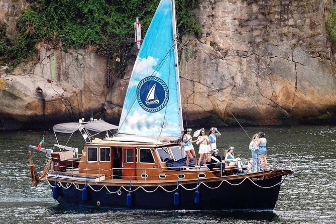 Porto: Private Classic Boat on the Douro River (1-10 People) - Tour Guide and Experience