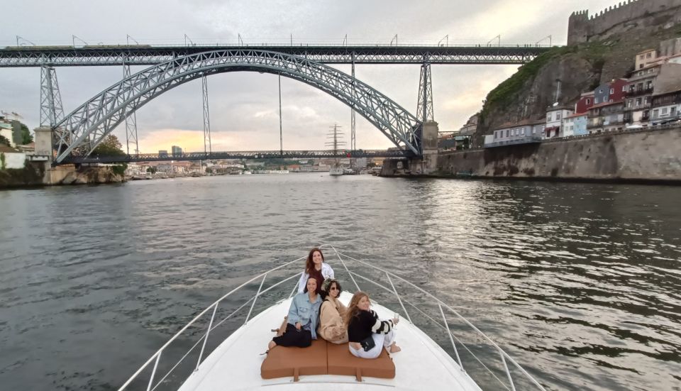 Porto:Douro River 6 Bridges Tour Amazing Yatch With Cocktail - Admire the Riverside Area and Cathedral