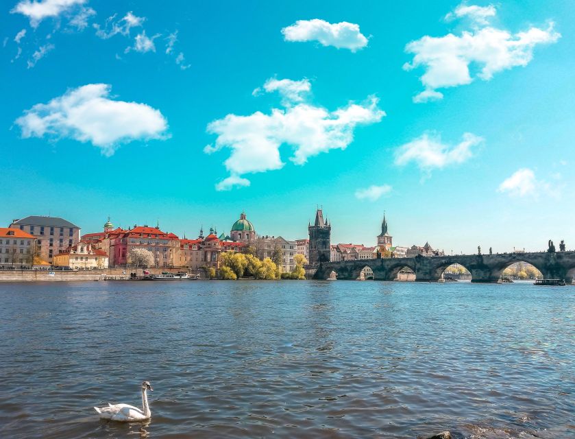 Prague: Express Walk With a Local in 90 Minutes - What to Bring