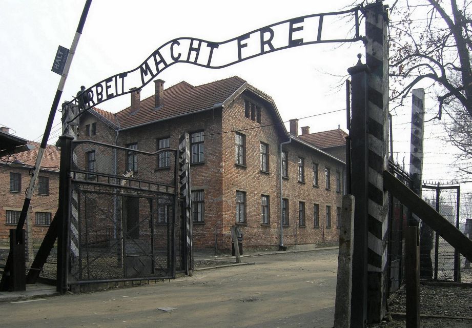 Private Guided Tour From Prague to Auschwitz Birkenau - Historical Significance