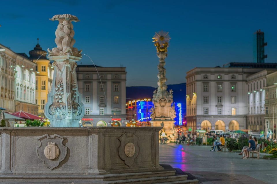 Private Linz Walking Tour for Couples - Starting Point: Dreifaltigkeitssäule