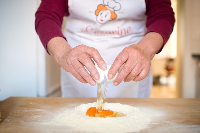 Private Pasta & Tiramisu Class at Cesarinas Home in Florence - Complimentary Beverages Served