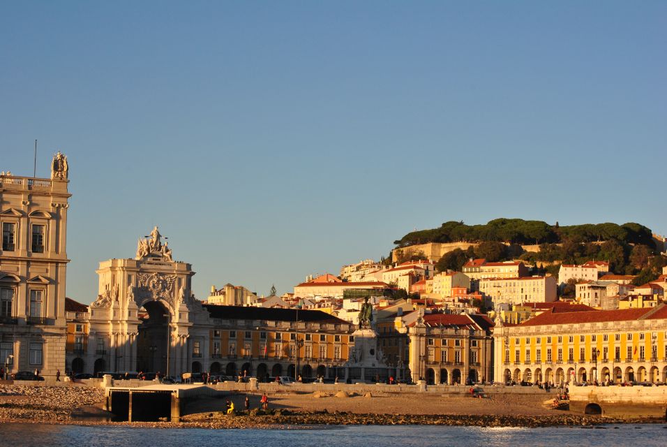 Private Romantic Cruise With Sparkling Wine- 2-Hour- Lisbon - Sparkling Wine Included