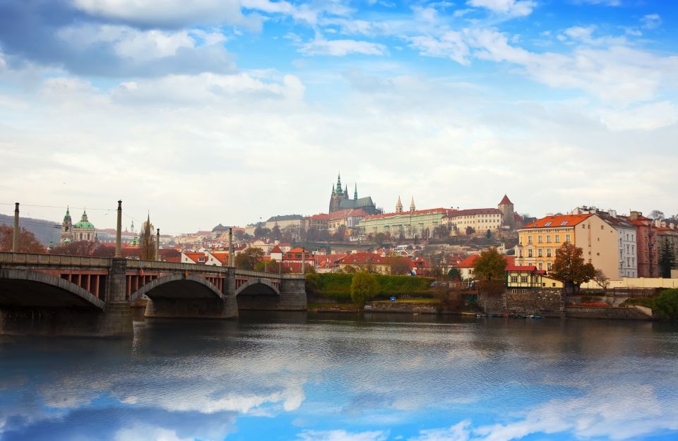 Private Sightseeing Transfer Prague - Vienna - Flexible Start Time