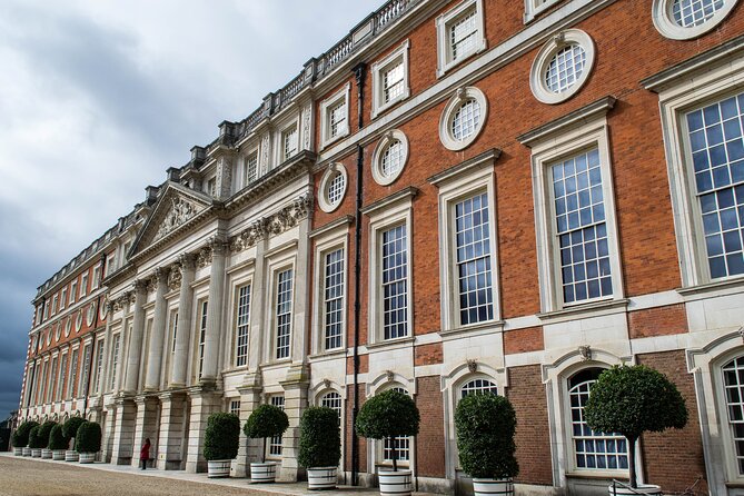 Private Tour of Hampton Court Palace With Award-Winning Architectural Historian - Meeting Point and Duration