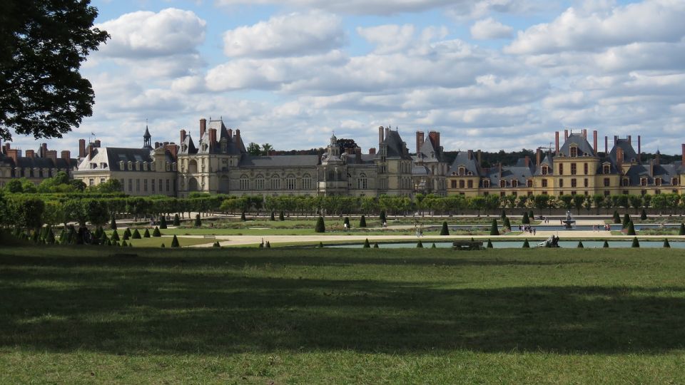 Private Tour to Chateaux of Fontainebleau From Paris - Pricing and Booking