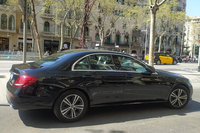 Private Transfer From Barcelona Airport to Barcelona City - Private Group Experience