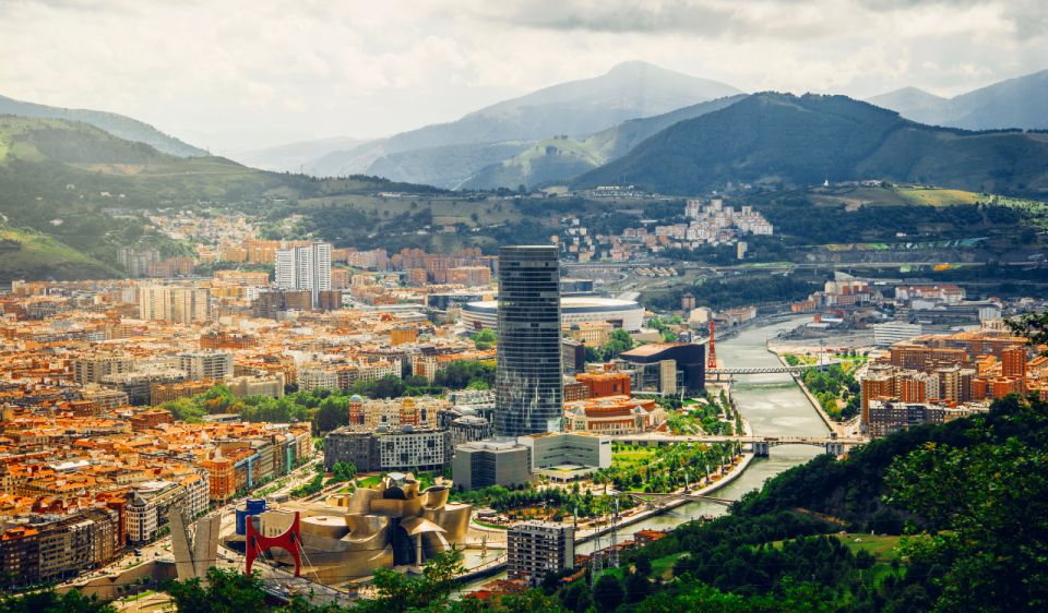 Private Walking Tour of Bilbao 4 Hours - Strolling Through Vibrant Ensanche