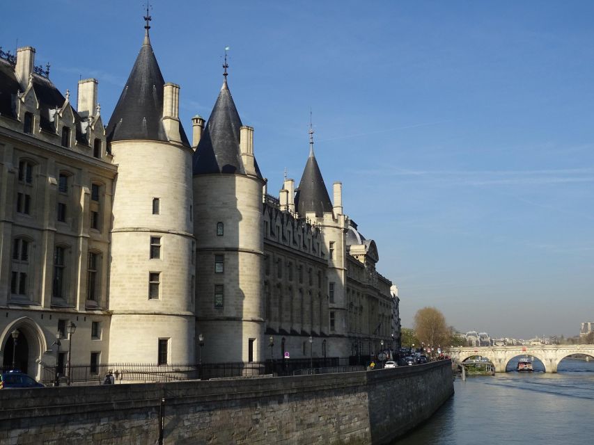 Private Walking Tour: Ste-Chapelle, Conciergerie, Notre Dame - Capturing Notre Dame