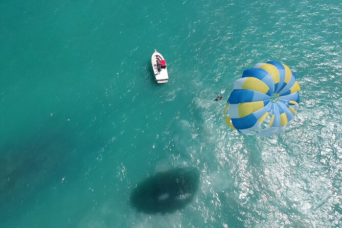 Punta Cana: Parasailing Jhoraji - Included Equipment and Staff