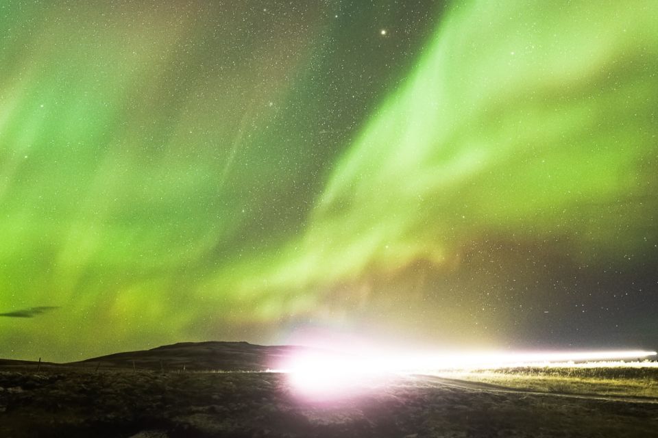 Reykjavik: Northern Lights Photo Tour & Aurora Center Ticket - Experience Highlights