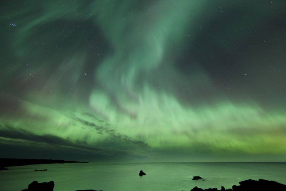 Reykjavik: Small Group Northern Lights Tour - What to Expect