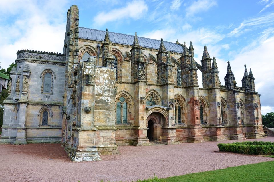 Rosslyn Chapel & Scottish Borders Tour From Edinburgh - Discovering Rosslyn Chapel