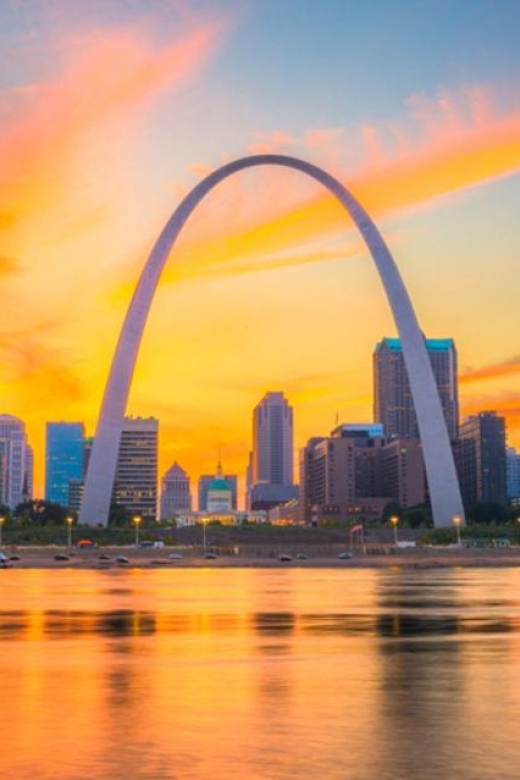 Saint Louis: Romantic Tour in The City of Love - Towering Gateway Arch