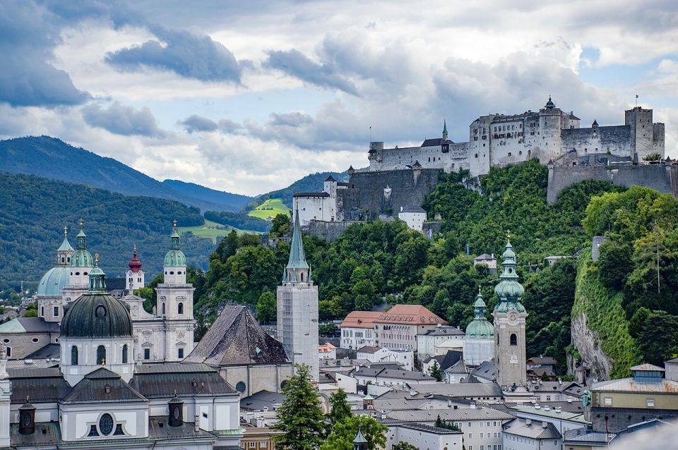 Salzburg: Private One-Way Transfer to Cesky Krumlov - Amenities Included