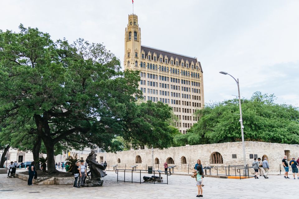 San Antonio: Ghosts and Dark History Guided Walking Tour - Main Stops and Themes