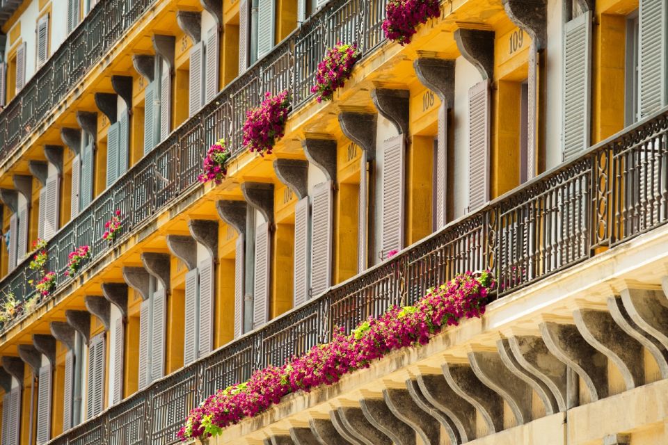 San Sebastian: Guided Food Walking Tour With Wine Tasting - Iconic San Sebastian Cheesecake